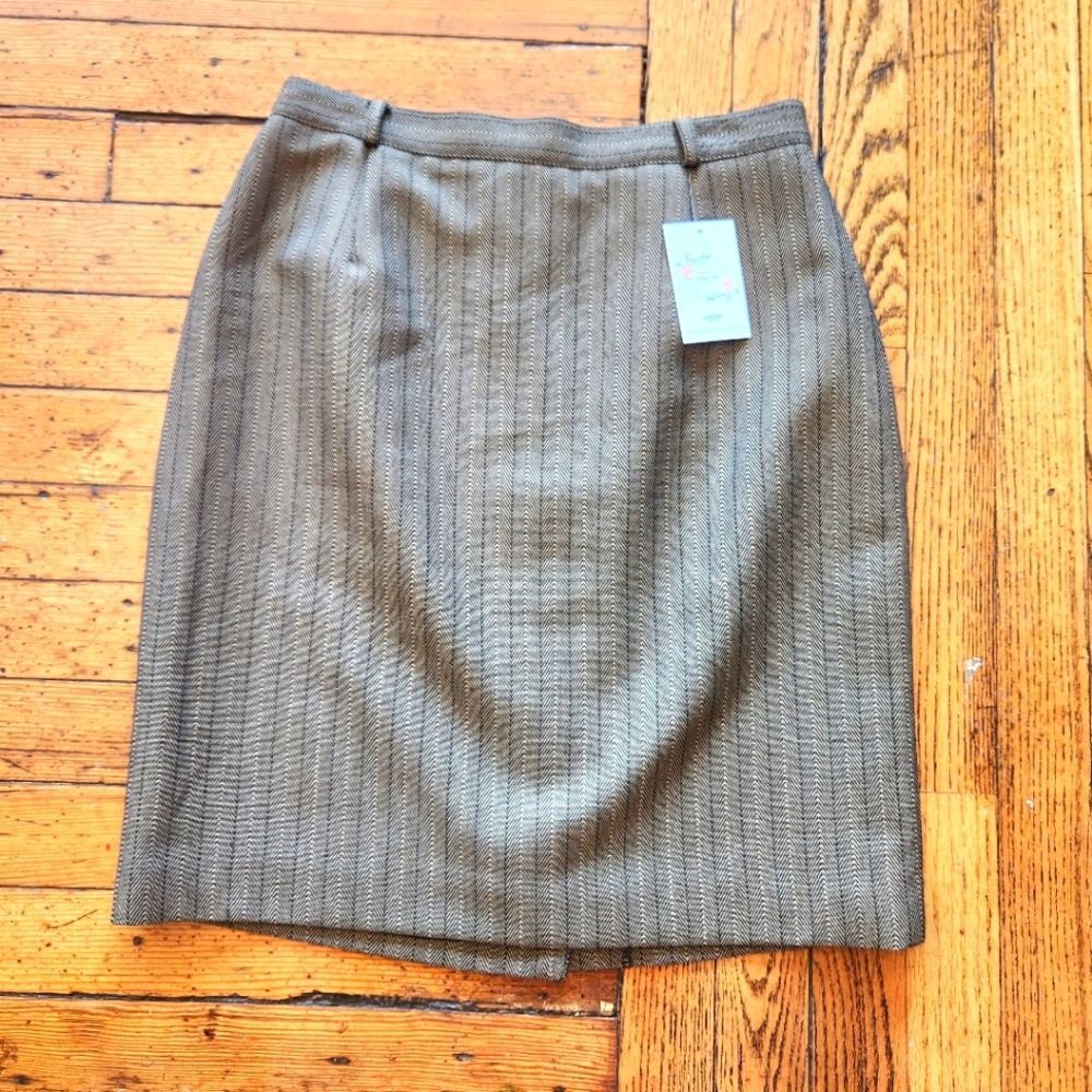 Worthington Vintage Vertical Striped Pencil Skirt Made of Italian Fabric Size 10